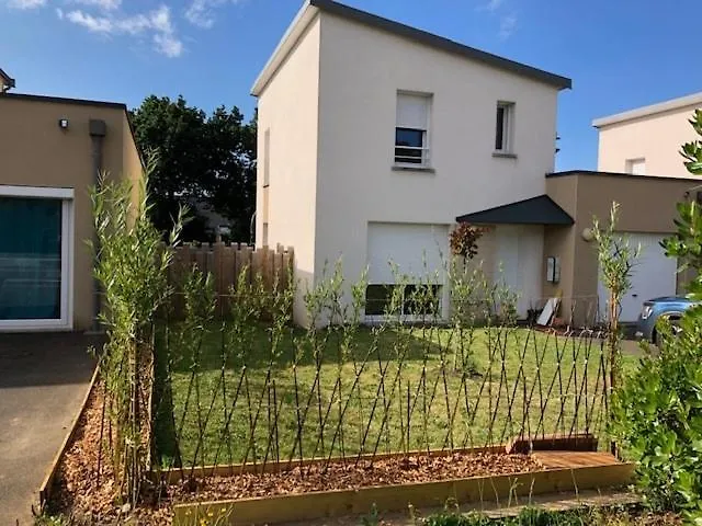 Maison Neuve Dans Quartier Tranquille Ploubezre 度假居