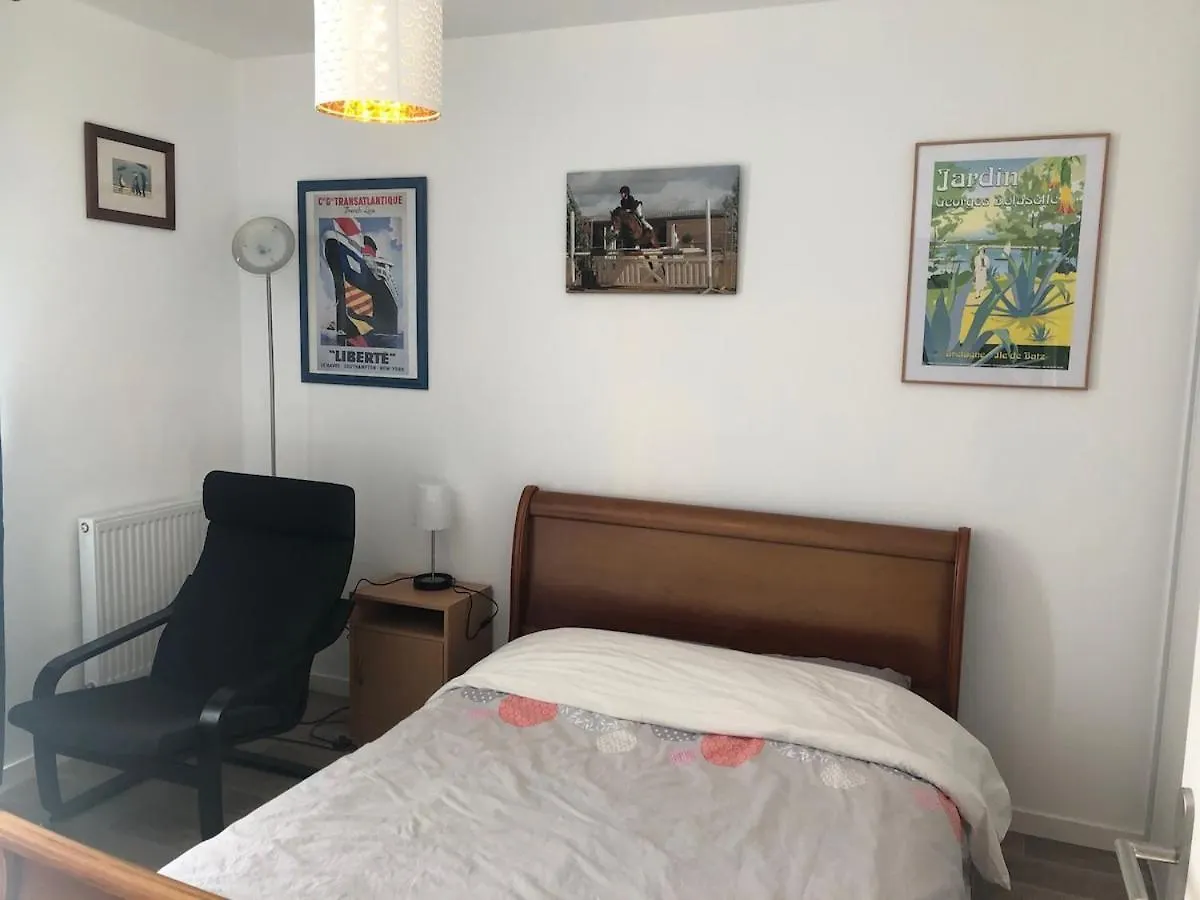 Maison Neuve Dans Quartier Tranquille Ploubezre 法国